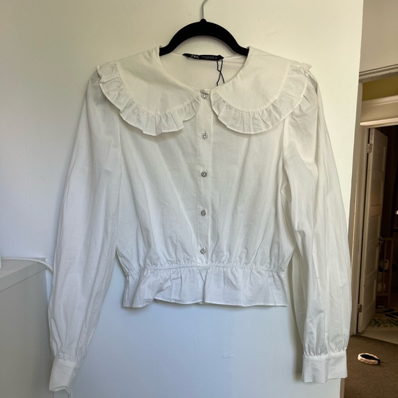 Zara Tops - Pretty Peter Pan collar white button up
